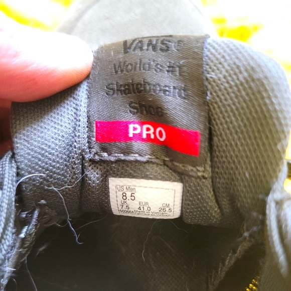 Vans A.V.E. men's 8.5 shoe. Green. - Picture 6 of 6